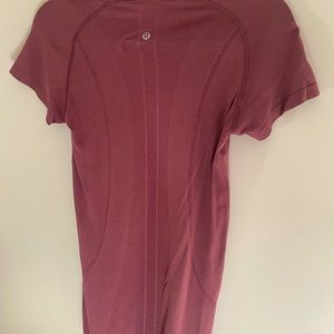 Size 6 lululemon swiftly tech short sleeve